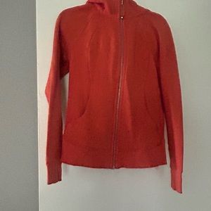 Size 8 , women, Lulu lemon scuba sweatshirt in wonderful condition.